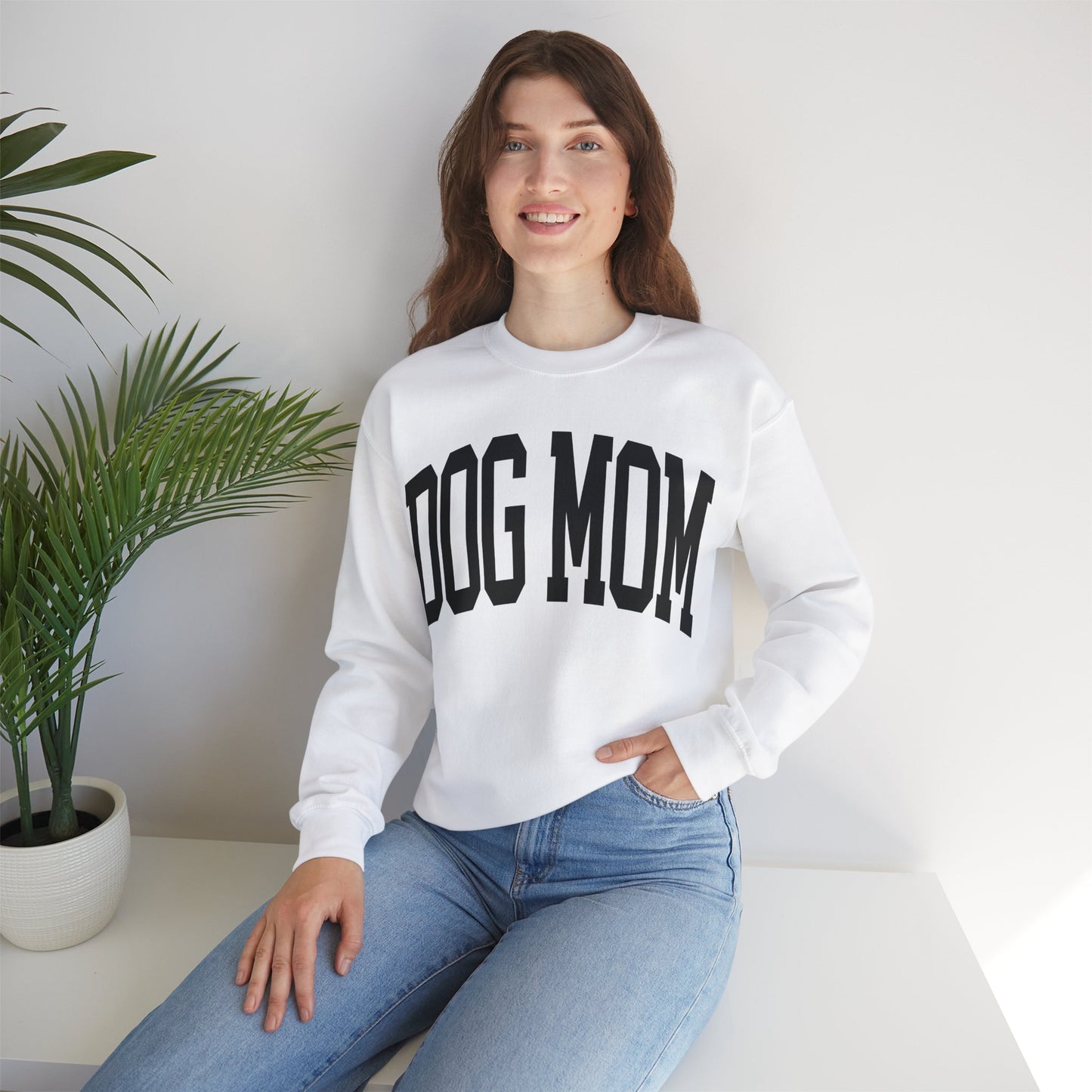 DOG MOM UNIVERSITY - Crewneck Sweatshirt