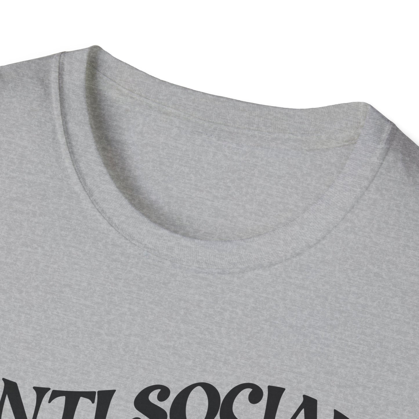 ANTISOCIAL DOG MOM - Unisex Softstyle T-Shirt