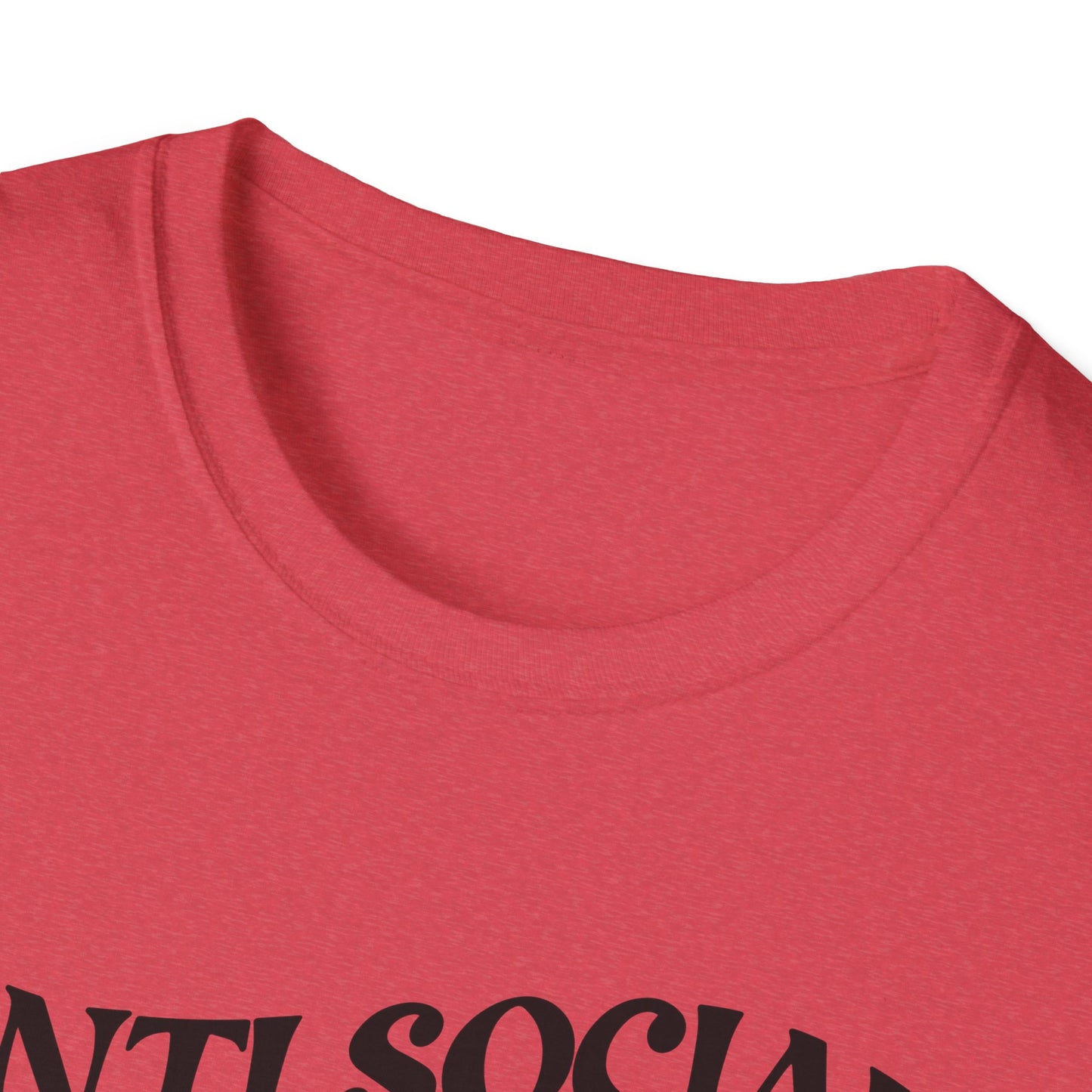 ANTISOCIAL DOG MOM - Unisex Softstyle T-Shirt