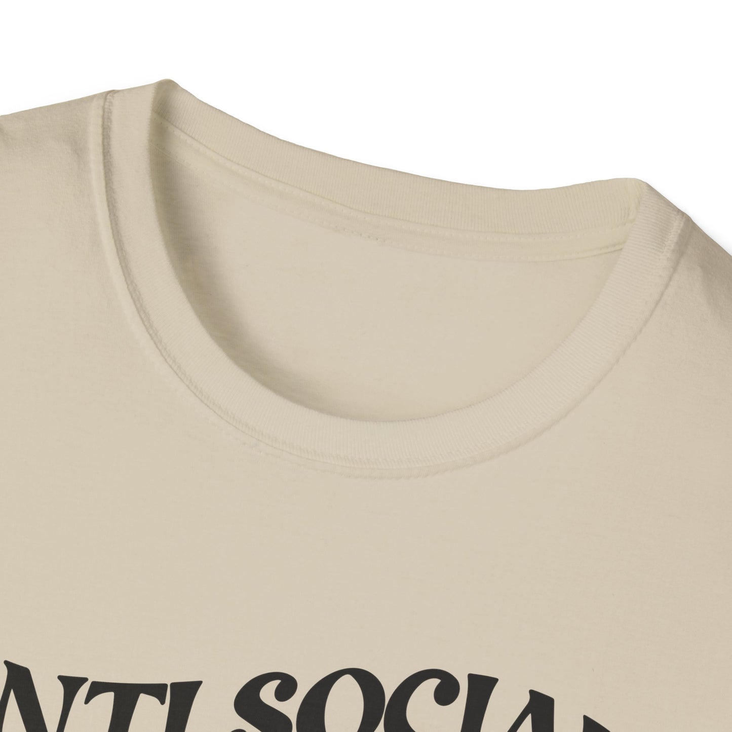 ANTISOCIAL DOG MOM - Unisex Softstyle T-Shirt