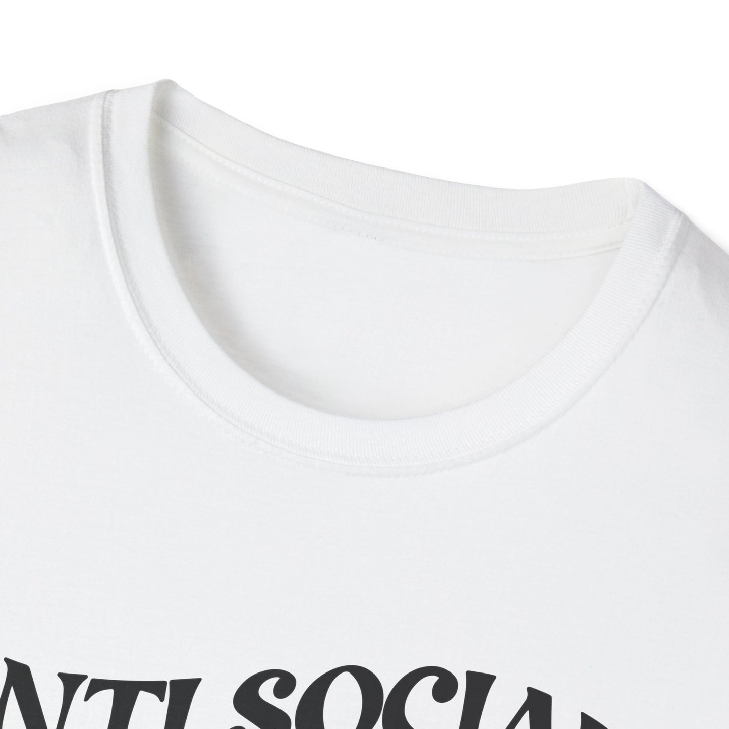 ANTISOCIAL DOG MOM - Unisex Softstyle T-Shirt