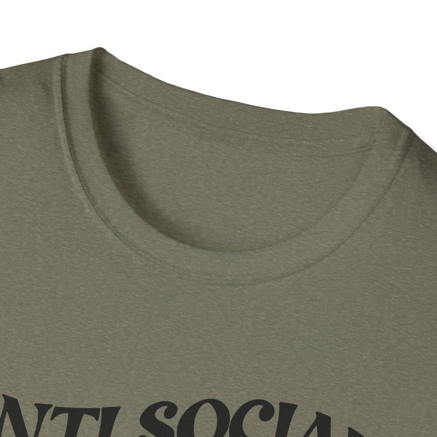 ANTISOCIAL DOG MOM - Unisex Softstyle T-Shirt