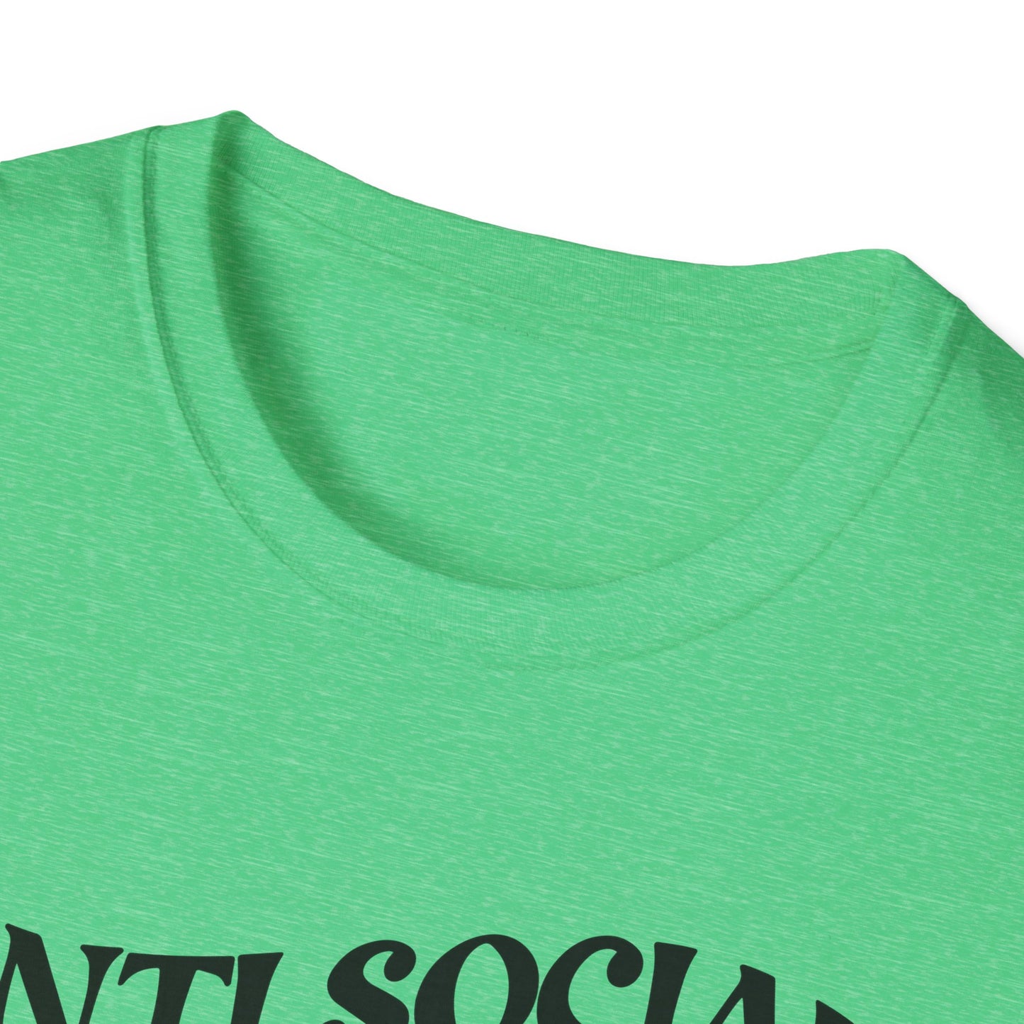 ANTISOCIAL DOG MOM - Unisex Softstyle T-Shirt