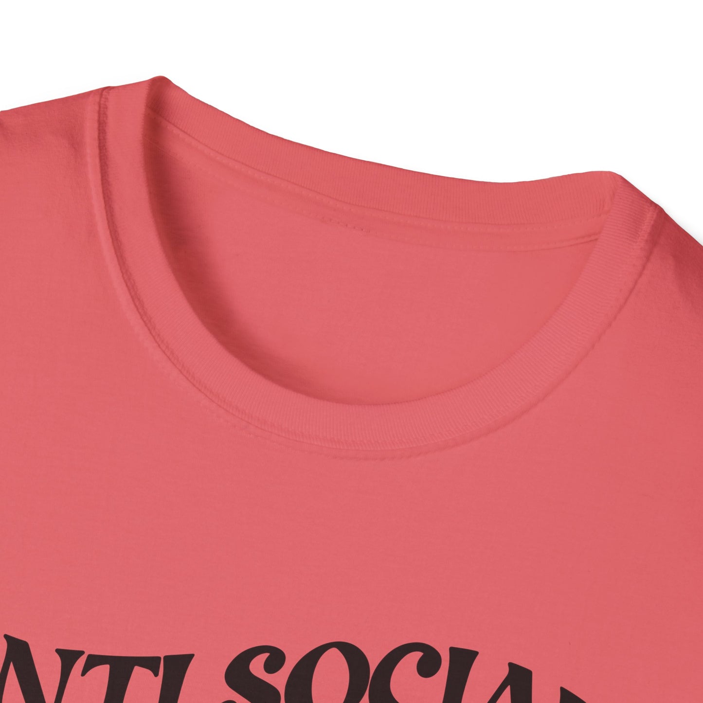 ANTISOCIAL DOG MOM - Unisex Softstyle T-Shirt